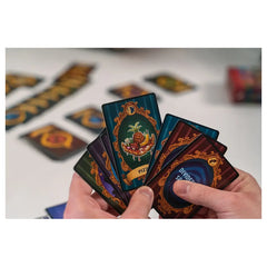 Red Glove - Sweet Dreams Party Board Game Ages 7+ - Hilarious Narrative Memory & Dream Chain Game for 2-13 Players with 110 Creative Storytelling Cards - RG2078 - Italian Edition