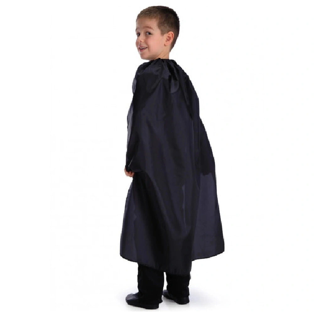 Black cloak for children made of shiny fabric, worn by a smiling child with dark hair and light skin, perfect for imaginative