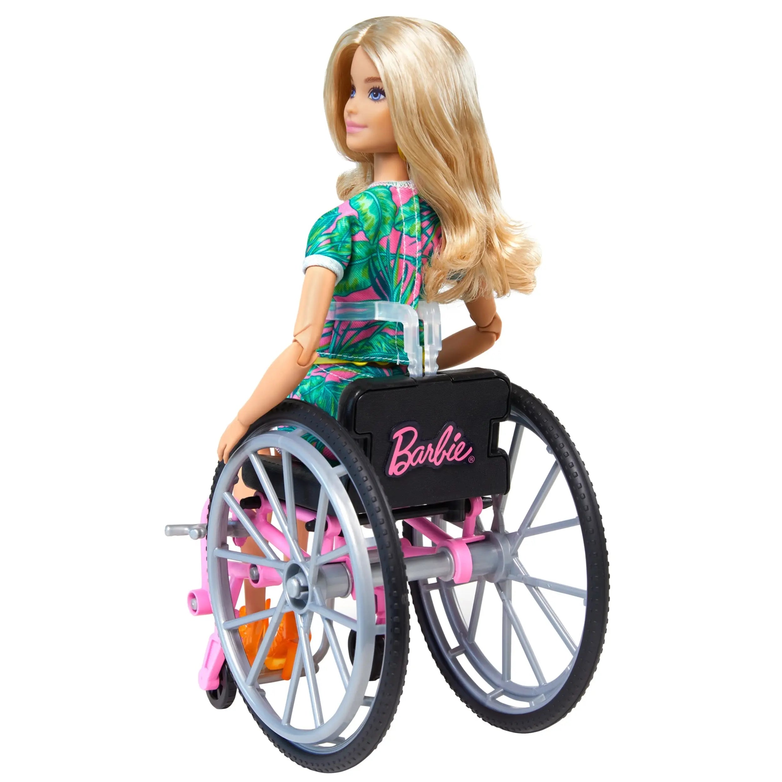 Mattel - Barbie Fashionistas Doll And Accessory GRB93