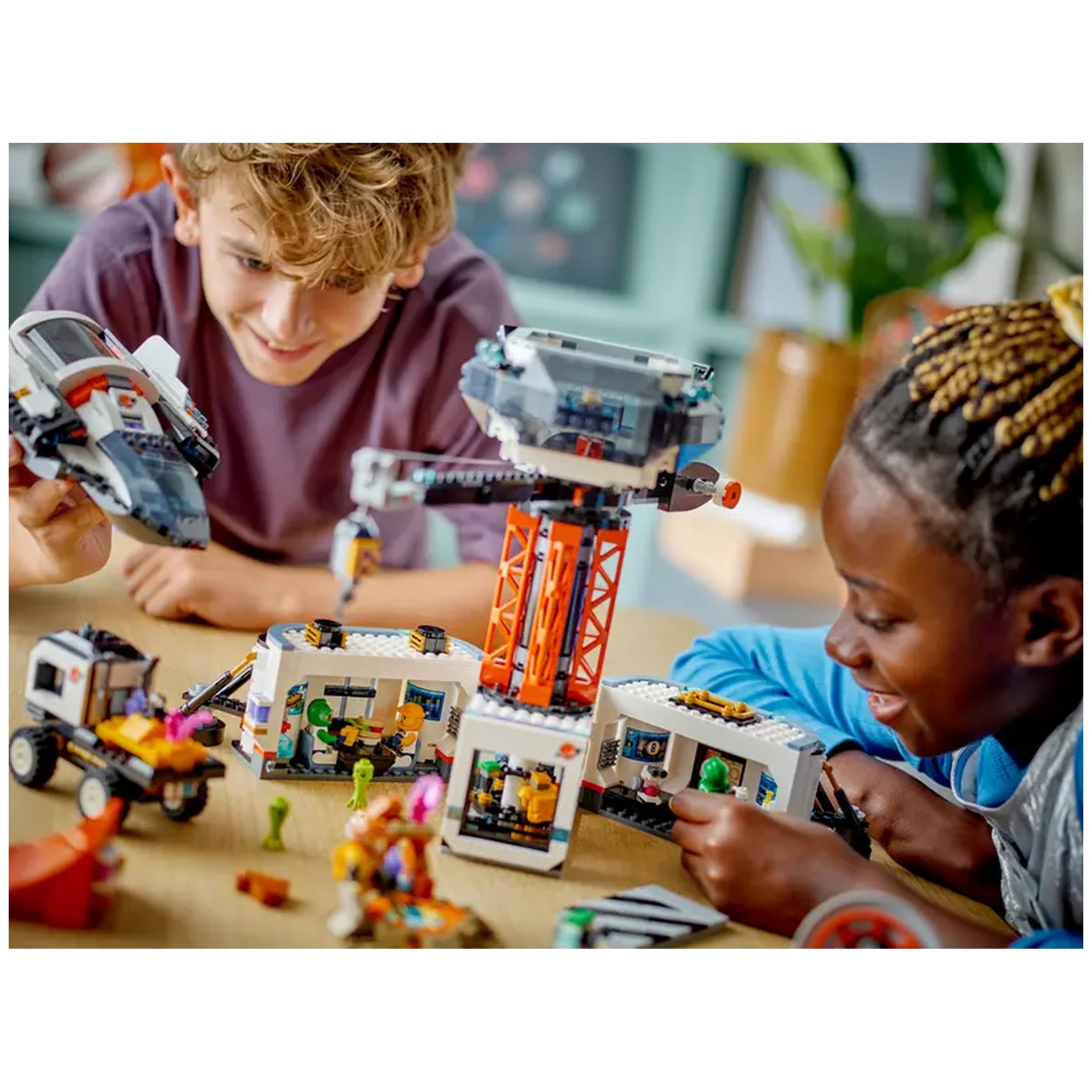 Lego - City - Space Base and Rocket Launchpad - Construction Set Toys