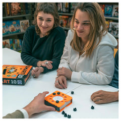 Red Glove - Smart 10 Innovative Trivia Party Board Game Ages 14+ - Compact Handheld Travel Game for 2-8 Players with 1 Smartbox, 100 Double-Sided Cards & 200 Questions - RG2083 - Italian Edition